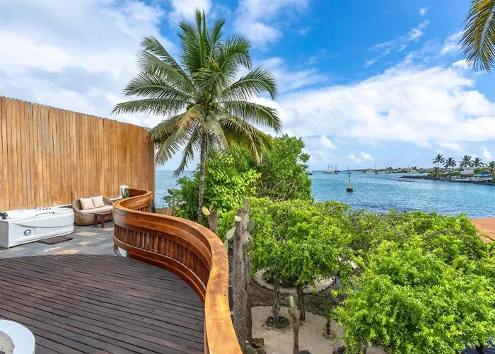 Villa Escalesia Galápagos Waterfront Hotel