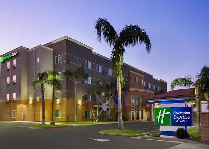 Holiday Inn Express & Suites Bakersfield Central By Ihg