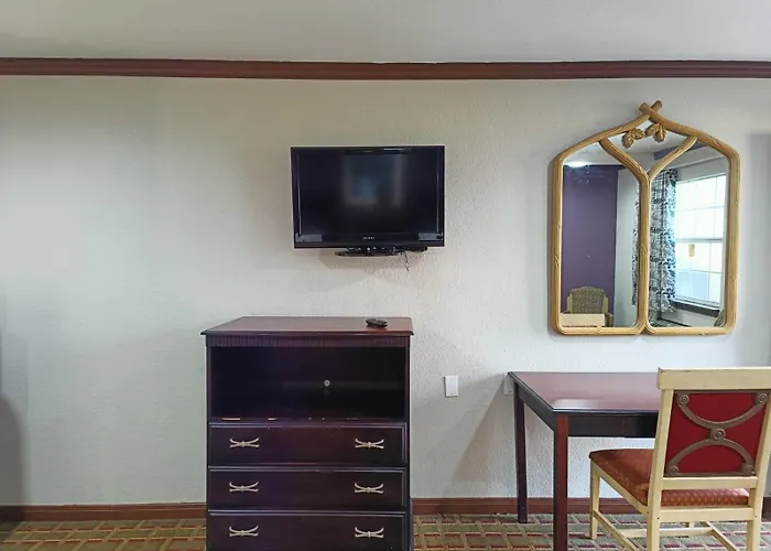 American Inn & Suites By Capital O Victoria Us-59