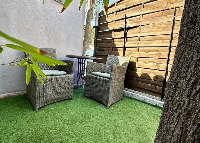 Hotel Eden Cassis - Centre-Ville- Piscine Chauffee, Jacuzzi Et Sauna - Parking Prive