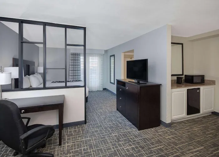 La Quinta By Wyndham Atlanta Airport South