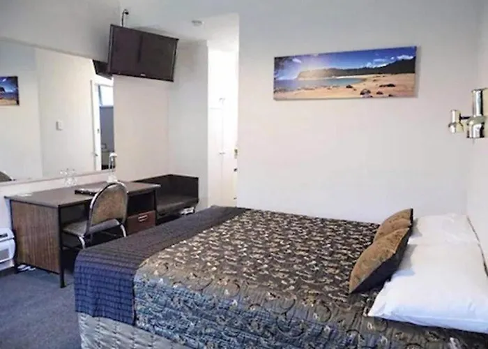 Westport Motor Hotel