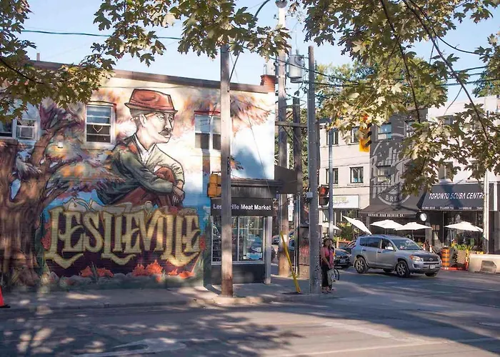 Casa East Side Hotel Queen East Leslieville Suite