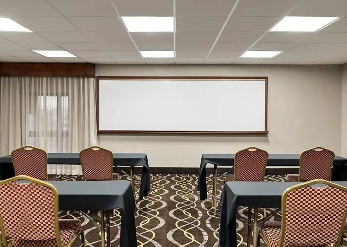 Americinn By Wyndham Grand Rapids Airport North