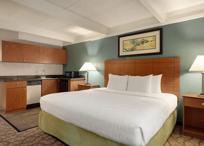 Americinn By Wyndham Grand Rapids Airport North