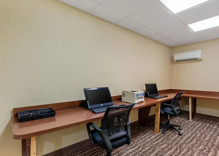 Comfort Inn & Suites Dover Near Speedway