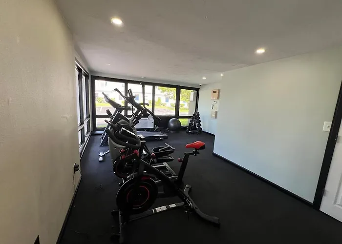 Harborside Suites