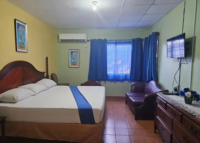 Palm Bay Guest House & Restaurant