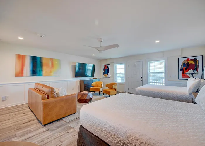 102 Queen Ada Suite, 1St Floor Low Tide