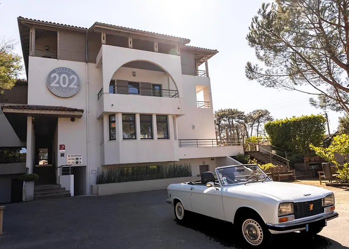 Hotel 202