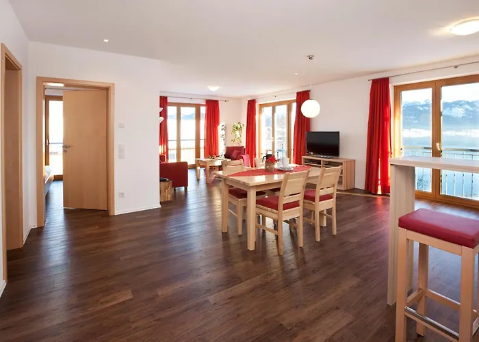 Seehotel und Appartements Schnöller