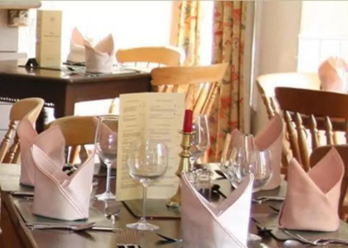 Oyo Rose & Crown Hotel