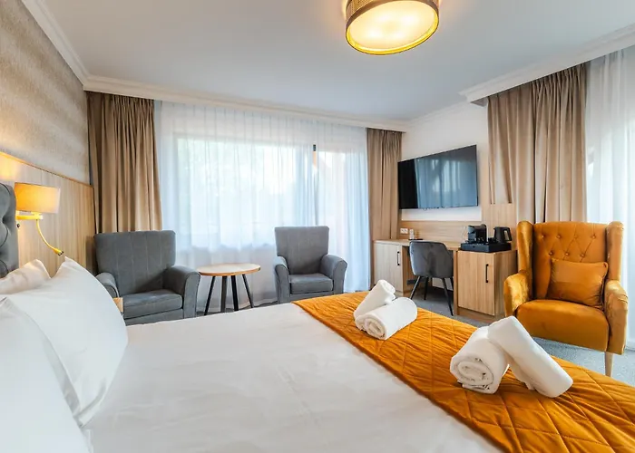 Hotel Mazurkowa & Wesela & Imprezy & Konferencje Jelenia Gora, Obok Restauracja Mazurkowa Chata
