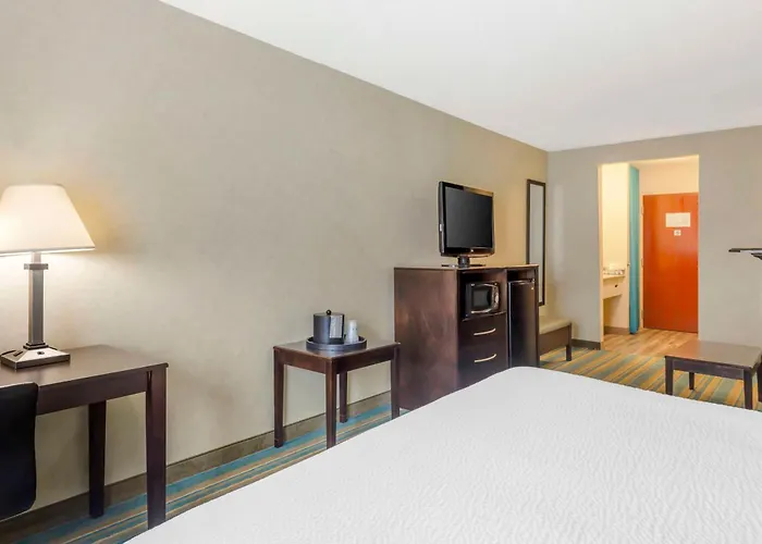 Best Western Plus Berkshire Hills Inn & Suites