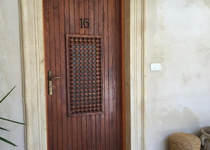Al Madina, Traditional Riad