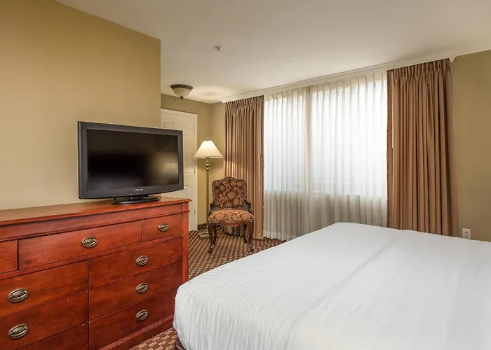 Clarion Collection Hotel Arlington Court Suites