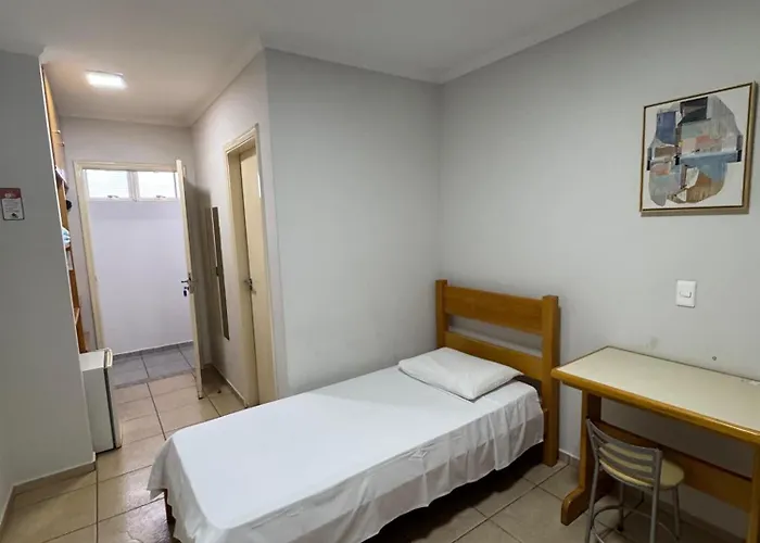 Bica Conveniência e Hotel