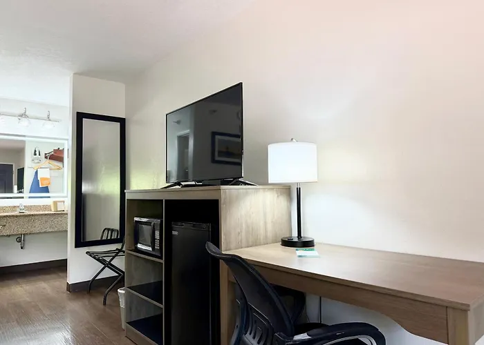 Quality Inn & Suites Greenville I-65