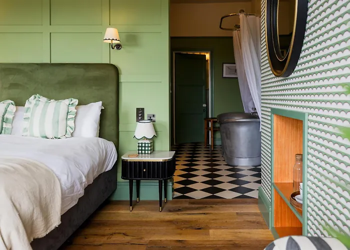 The London & Paris Hotel