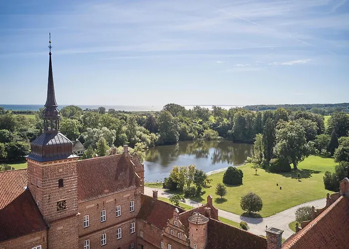 Holckenhavn Slot