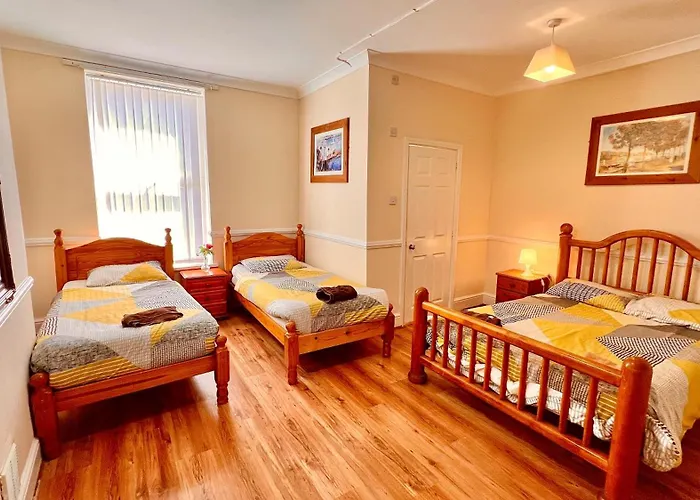 Castle Lodge Guest House 86-88 Sheil Rd L6 3Af