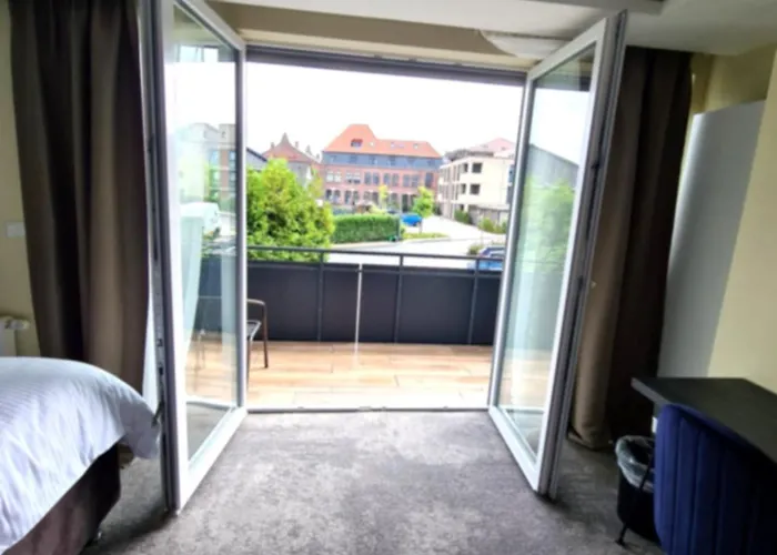 3 Monkeys Hotel