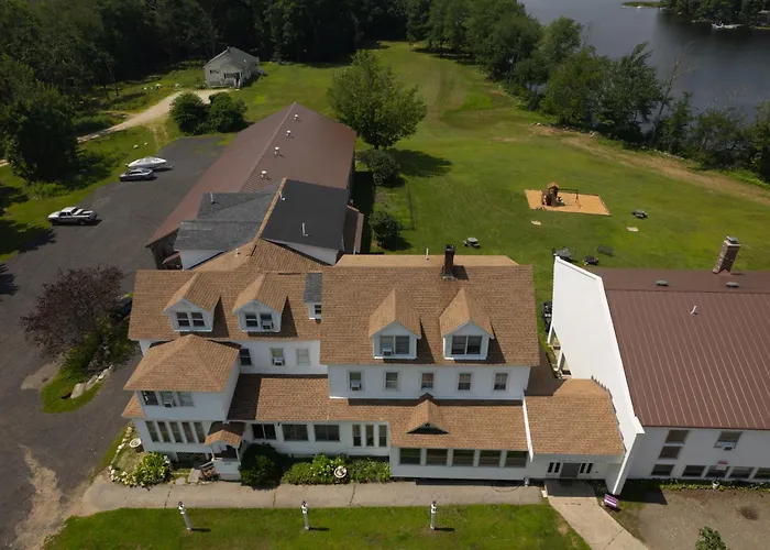 Lake Shore Farm Inn