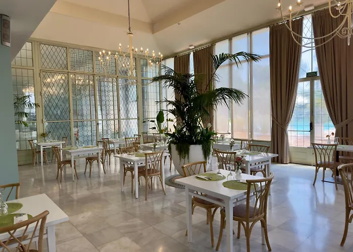 Hotel Oasis Con Parking Incluido