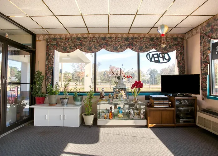Travelers Inn By OYO, Templeton VA