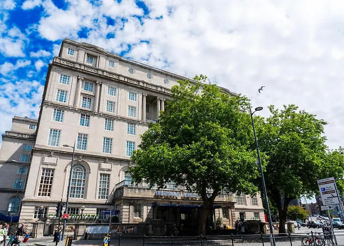 Adelphi Hotel