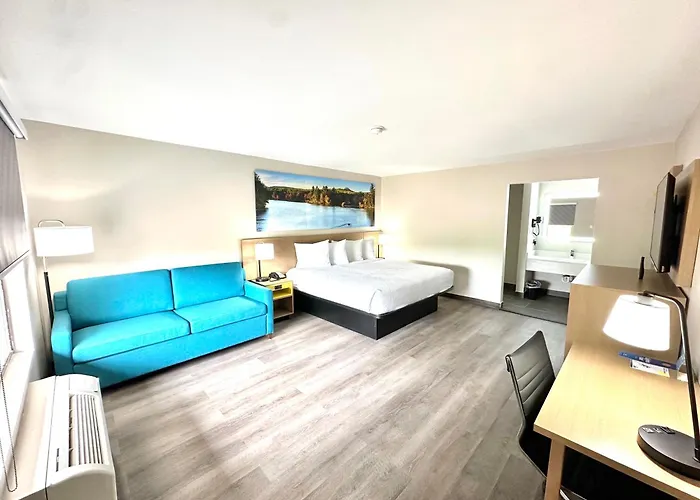 Days Inn & Suites By Wyndham Bossier City La Shreveport