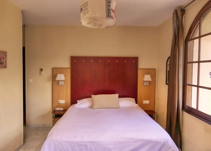 Logis Hotel Le Manoir - Luberon
