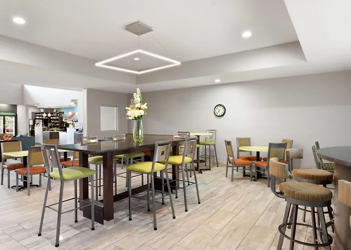 La Quinta By Wyndham Columbus - Edinburgh