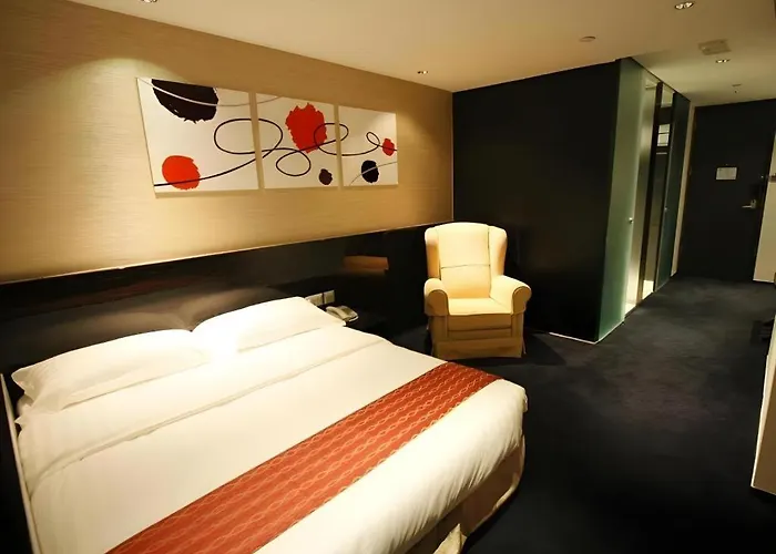 Noble Park Hotel