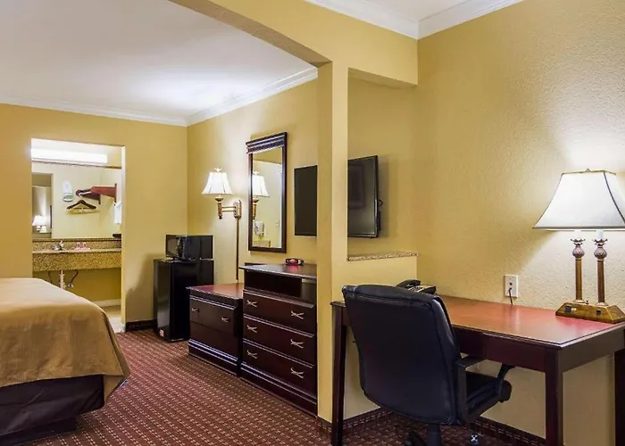 Bryant Inn And Suites