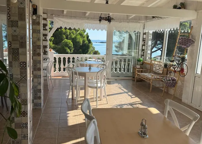 Diaporos Hotel