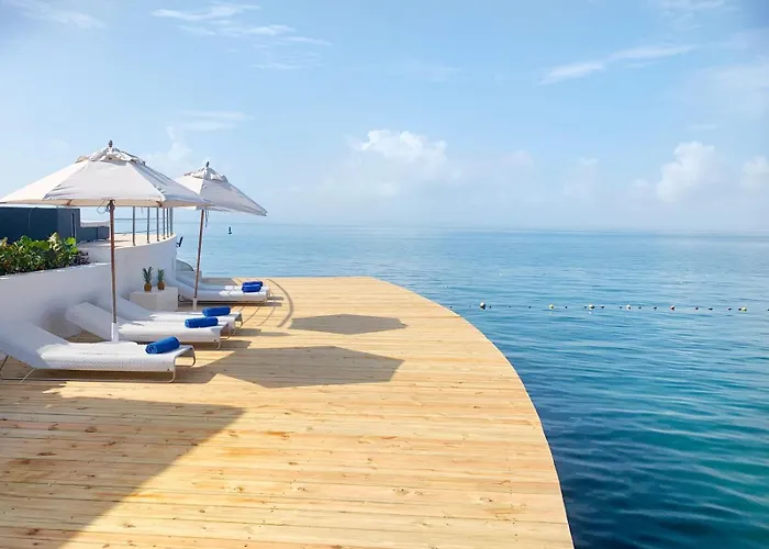The Bannister Hotel&Yacht Club