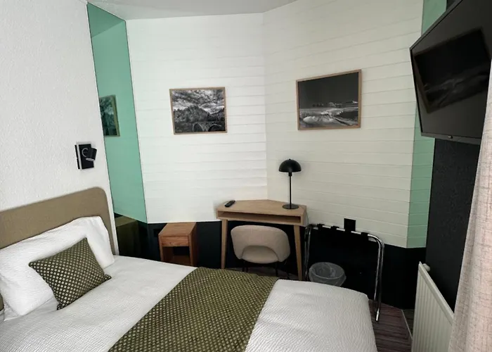 Dyke Hotel