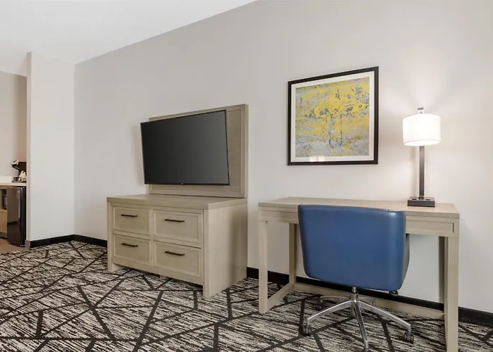 Best Western Plus Mid County