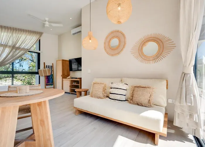 The Bungalows Flamingo - 10 Unit Boutique Hotel