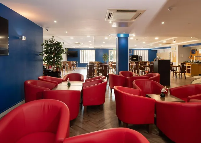 Holiday Inn Express Poole By Ihg