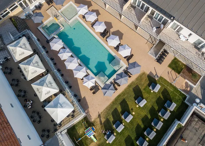 Ce Plaza Hotel