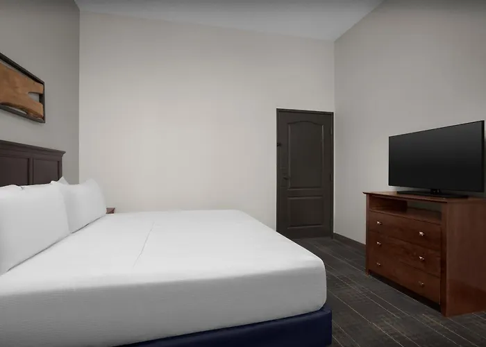The Suites Hotel At Waterfront Plaza