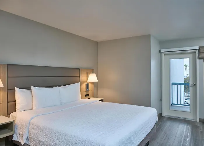 Hampton Inn & Suites Hermosa Beach