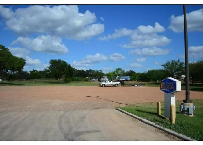 Hotel O Executive Inn & Suites Cuero Hwy 87
