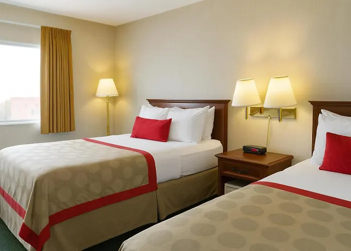 Ramada By Wyndham Hawthorne/Lax