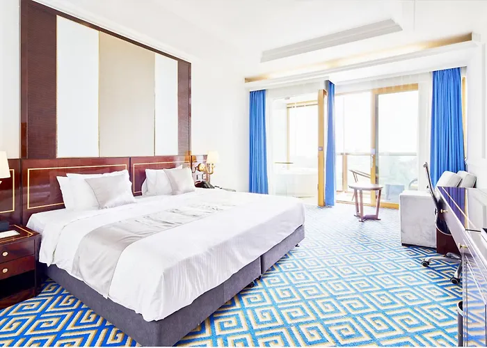 Goldone Hotel & Suites