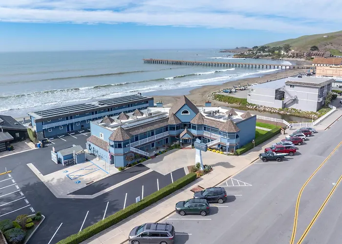 Shoreline Inn...On The Beach