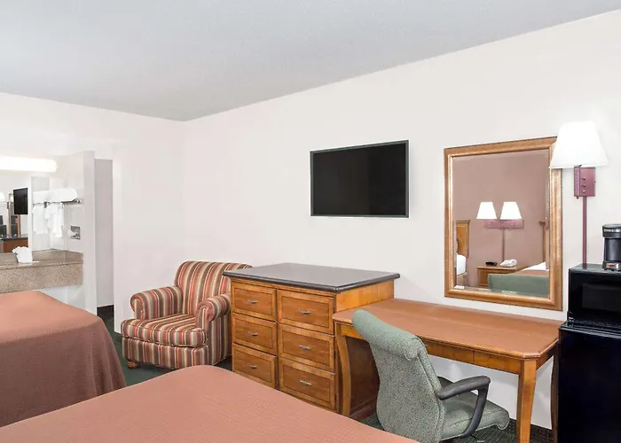 Howard Johnson By Wyndham Ft. Myers Fl