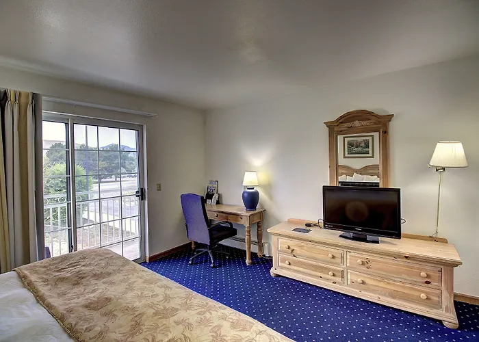 Days Inn & Suites By Wyndham Lolo